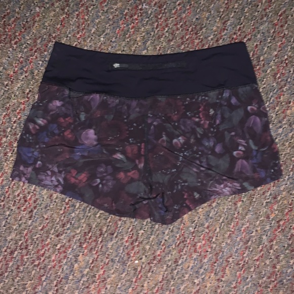Lulu lemon shorts - Picture 2 of 3